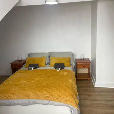 Serviced Leeds (West Yorkshire)