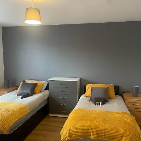 Serviced Leeds (West Yorkshire)