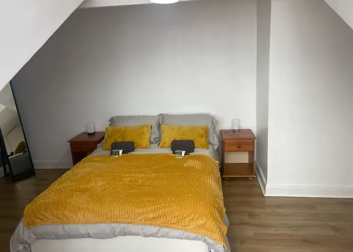 Serviced Leeds (West Yorkshire)