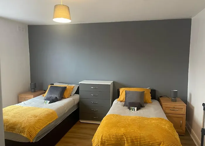 Serviced Leeds (West Yorkshire)